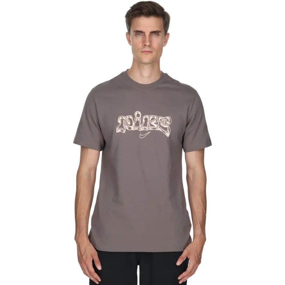 REMERA NIKE IYKYK FITNESS HO25